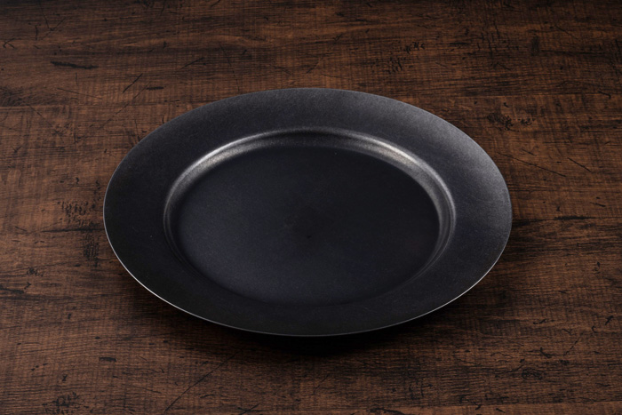 CP Vintage Black Round Plate 25.5cm
